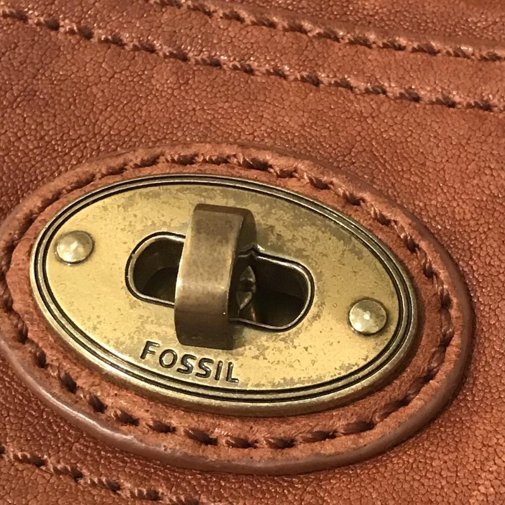 Fossil Crossbody Bag‎ Womens Brown Leather Turnlock Key Charm Pocket Organizer - Picture 2 of 11